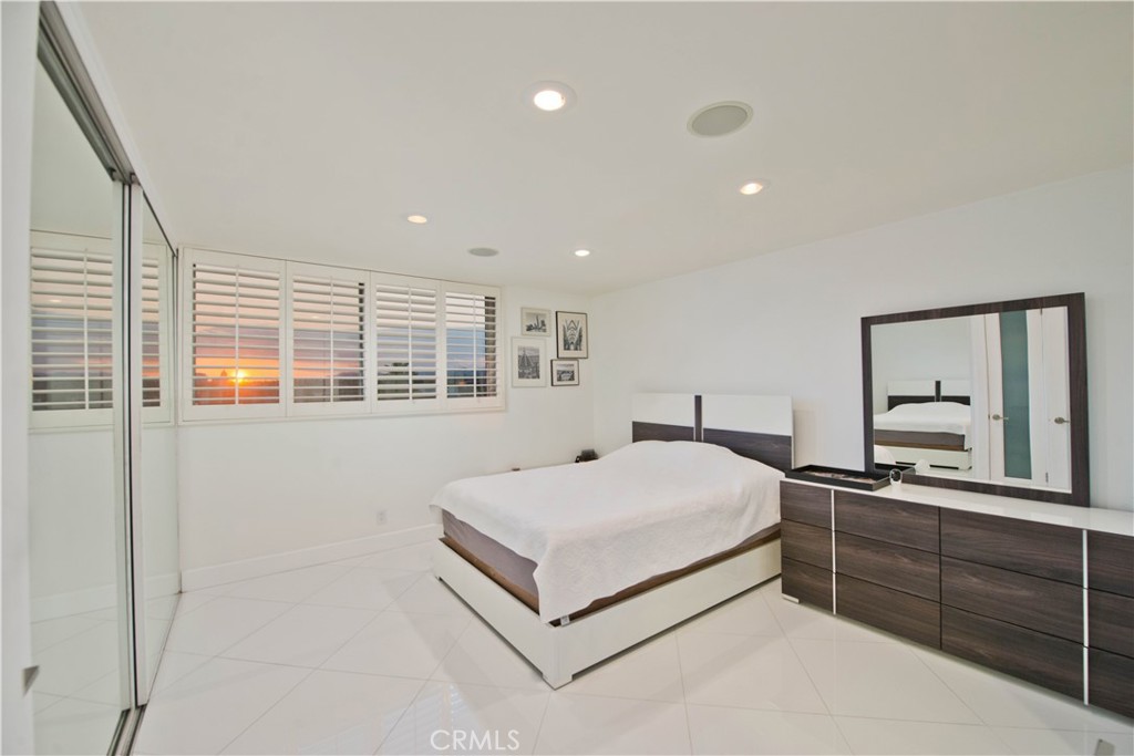 100 S Doheny Drive 823 Property Photo 4