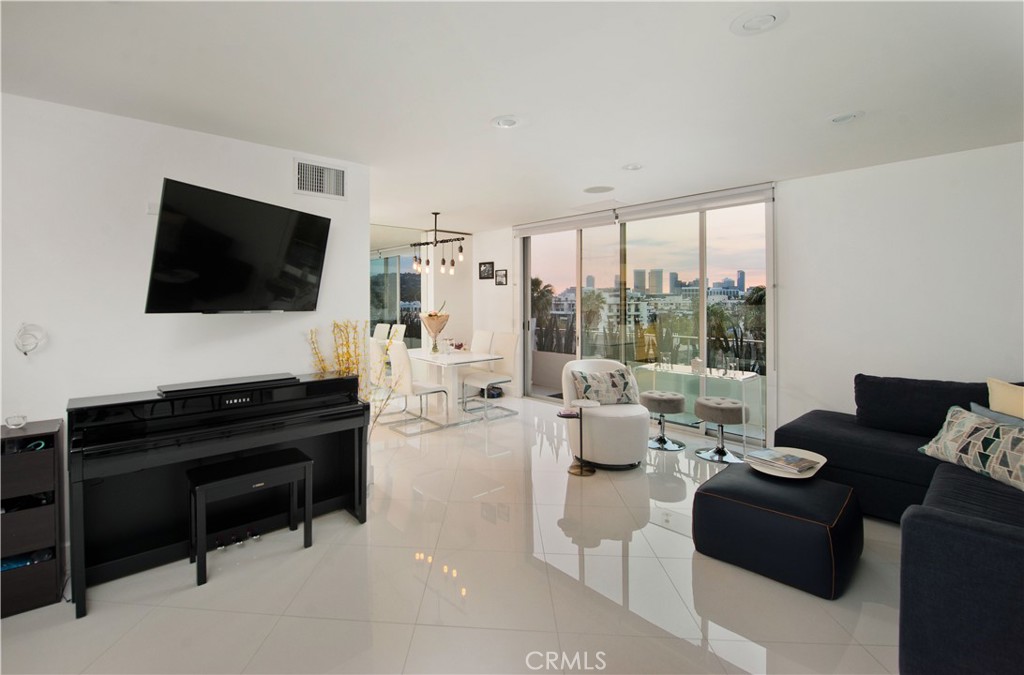 100 S Doheny Drive 823 Property Photo 7