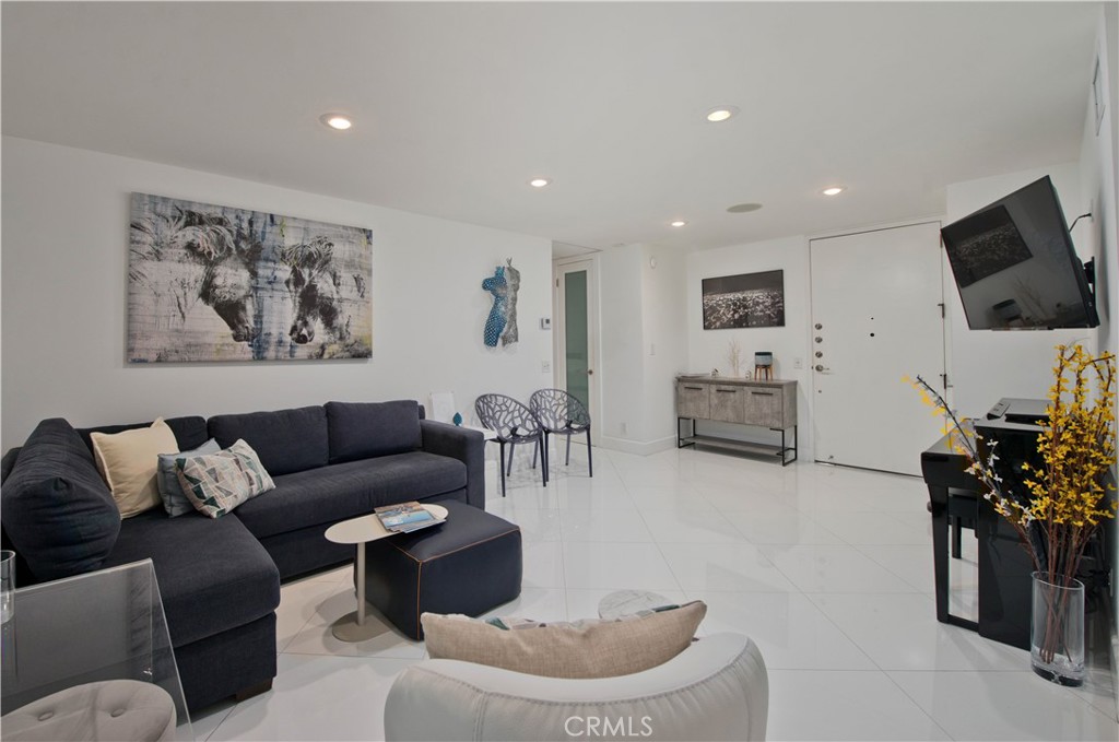 100 S Doheny Drive 823 Property Photo 10