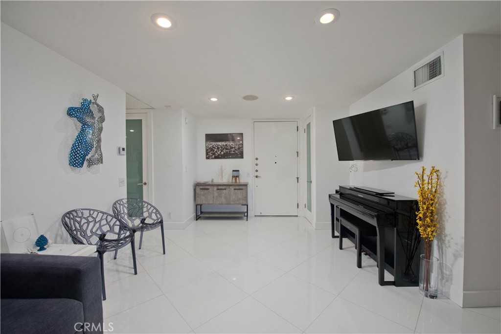 100 S Doheny Drive 823 Property Photo 11