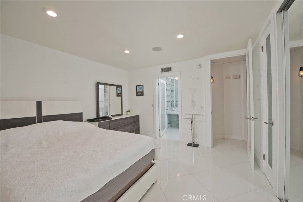 100 S Doheny Drive 823 Property Photo 15