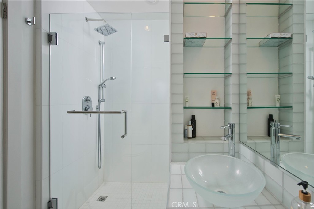 100 S Doheny Drive 823 Property Photo 17