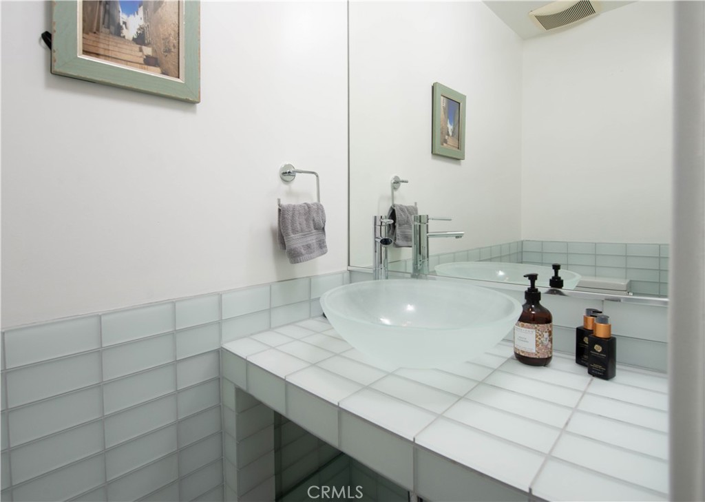 100 S Doheny Drive 823 Property Photo 18