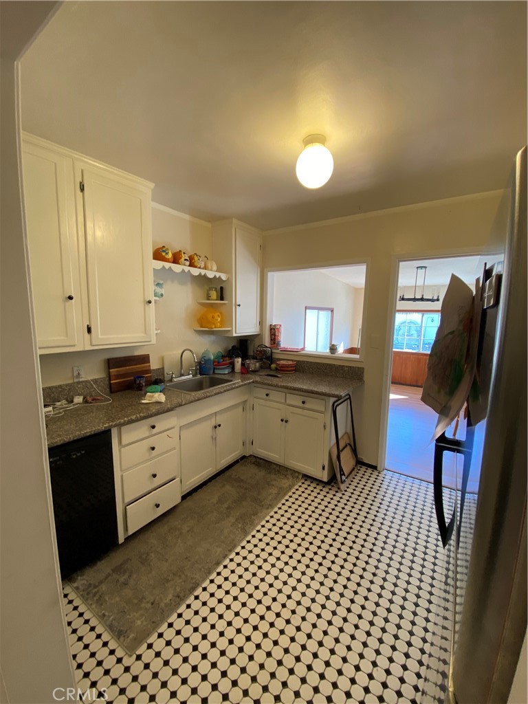5776 Andasol Avenue Property Photo 7