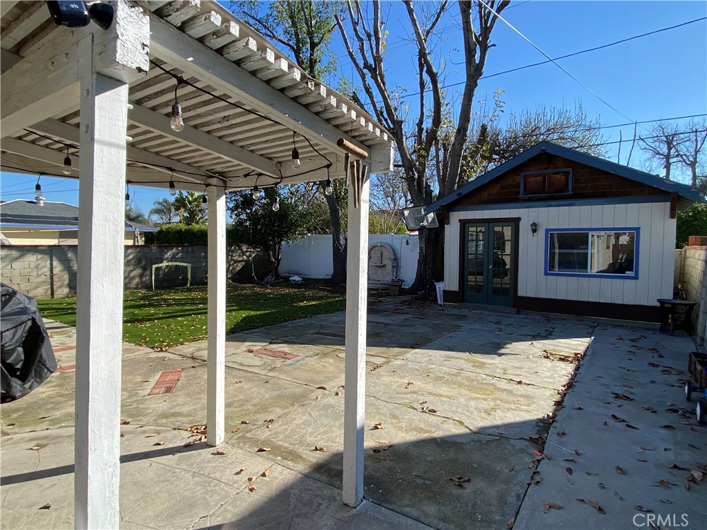 5776 Andasol Avenue Property Photo 20