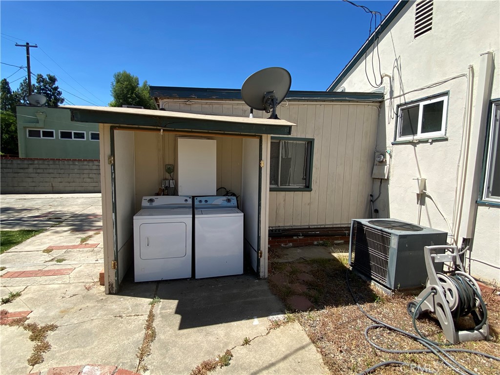 5776 Andasol Avenue Property Photo 25