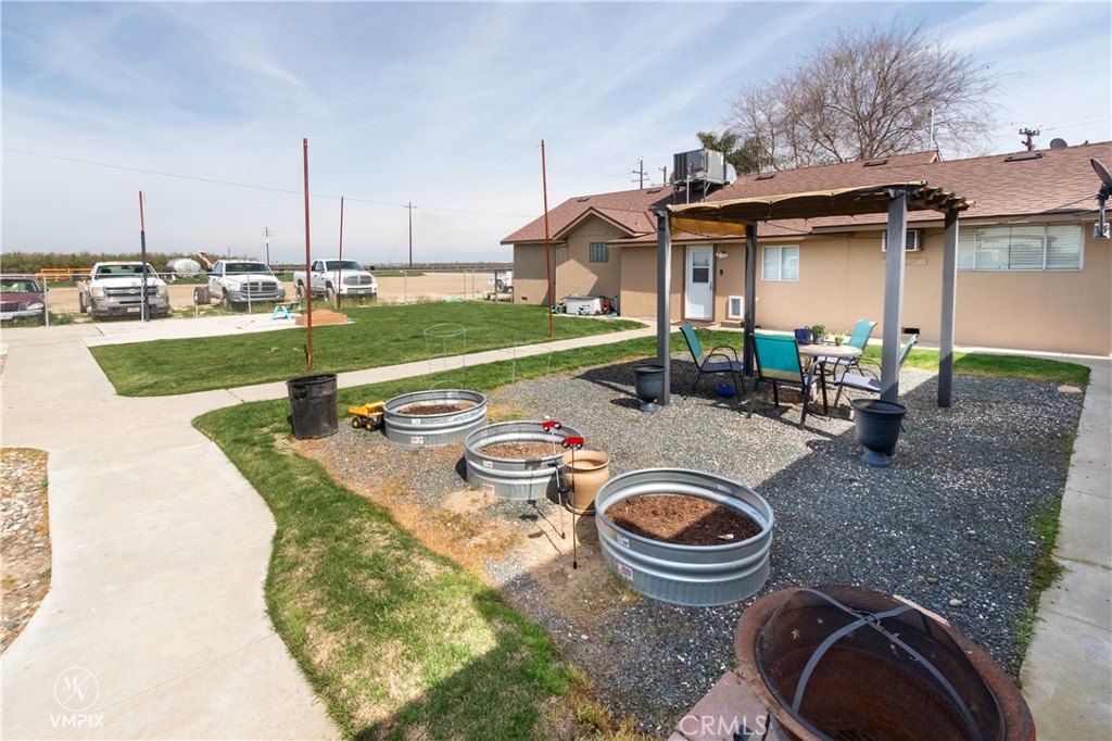 11697 Melcher Road Property Photo 5