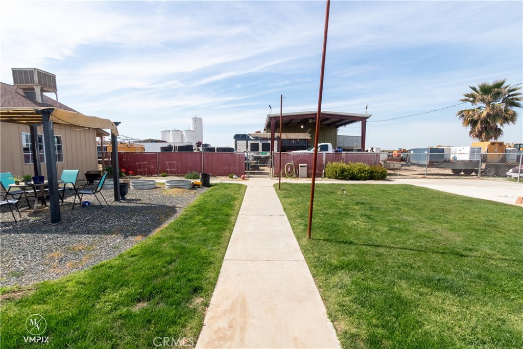 11697 Melcher Road Property Photo 7