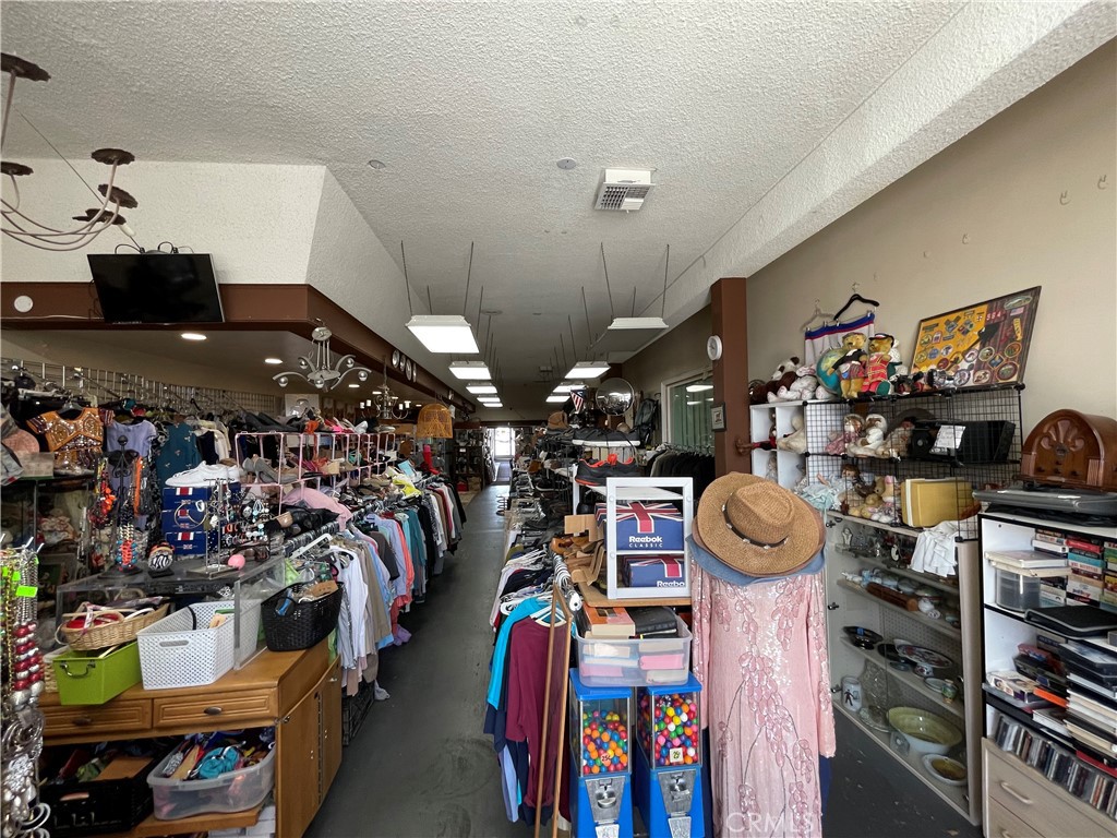 18515 Sherman Way Property Photo 8