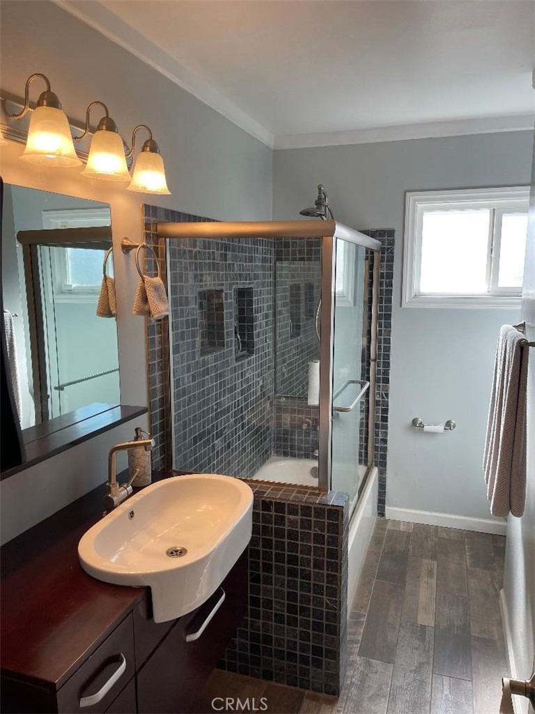 10009 Forbes Avenue Property Photo 10