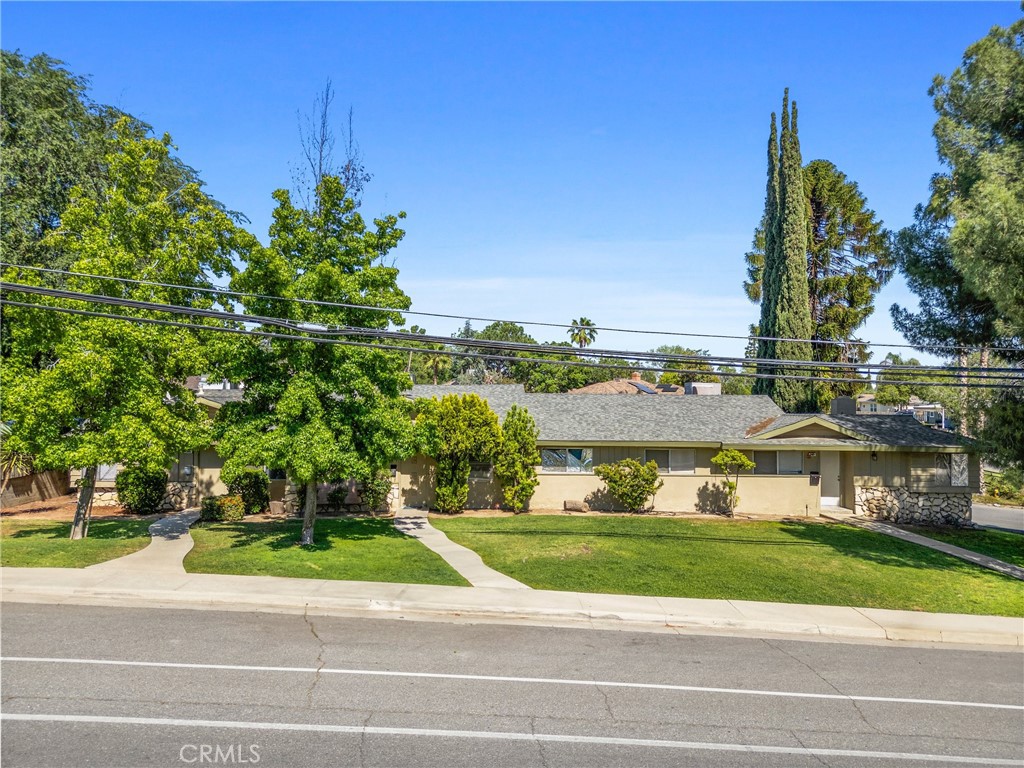 2801 Alta Vista Drive Property Photo 4