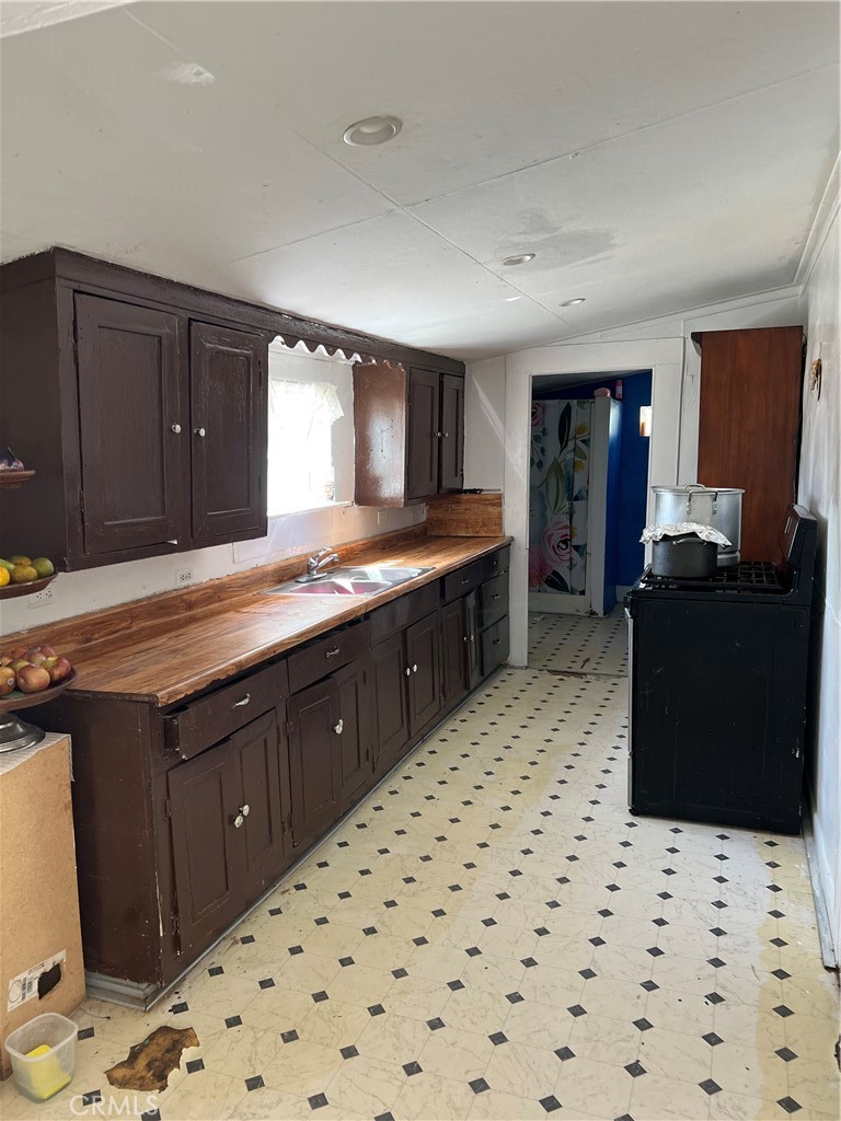 23321 Baker Avenue Property Photo 5