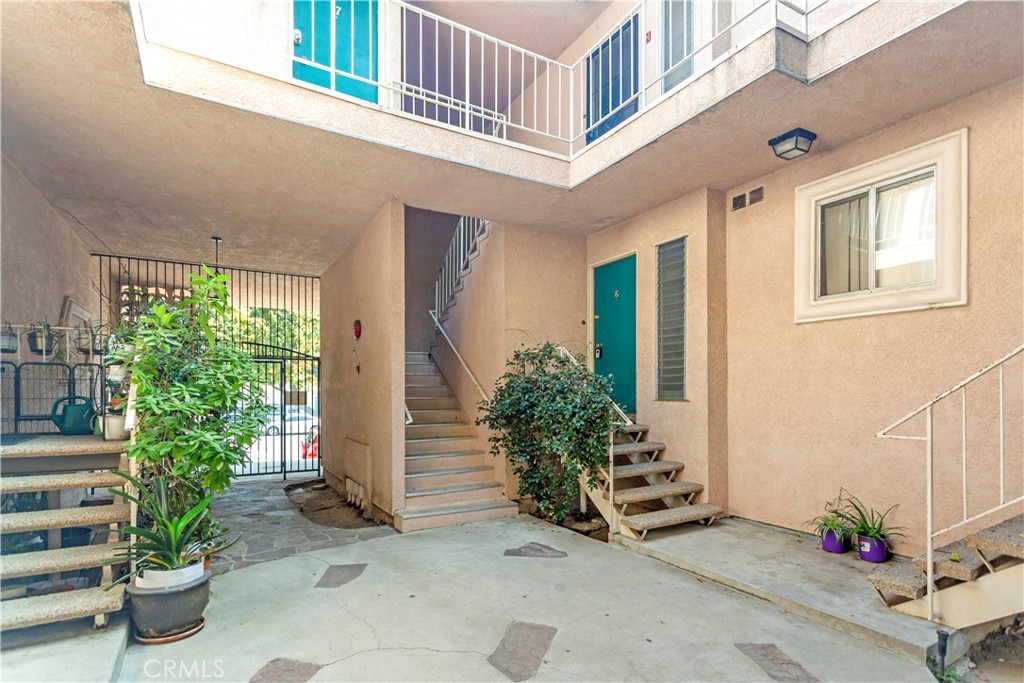 8421 Lindley Avenue Property Photo 3