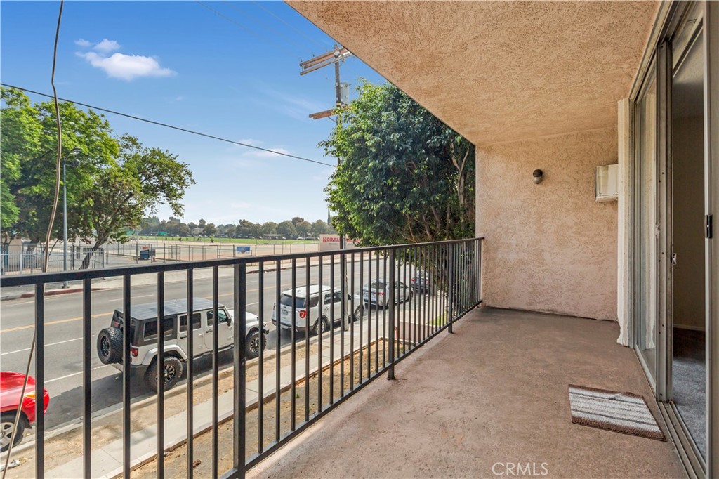 8421 Lindley Avenue Property Photo 4