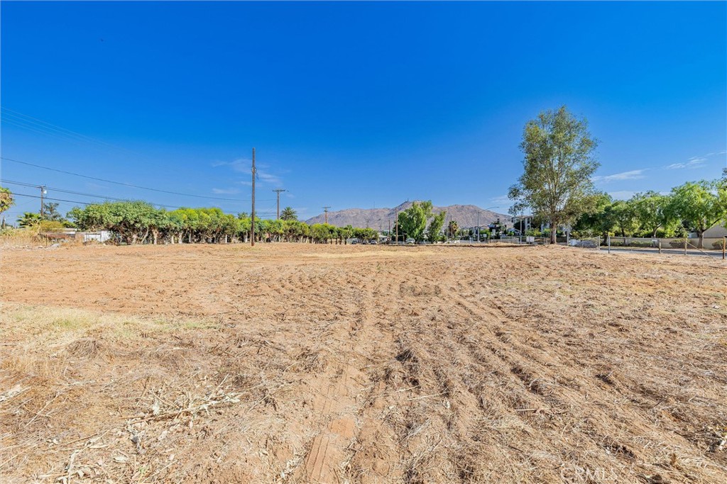 13277 Day Street Property Photo 3