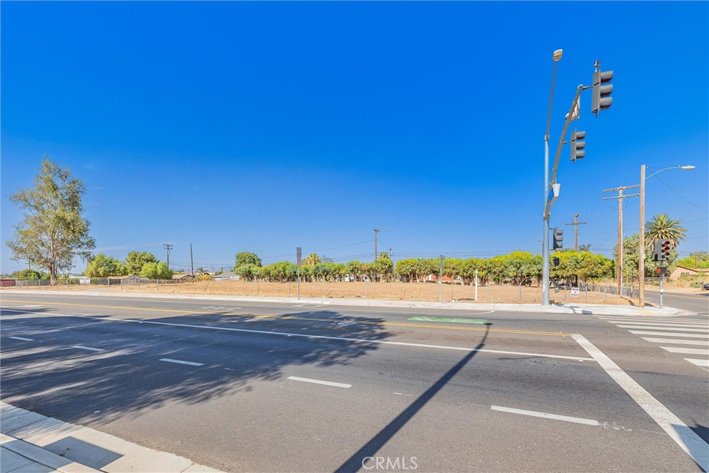 13277 Day Street Property Photo 4
