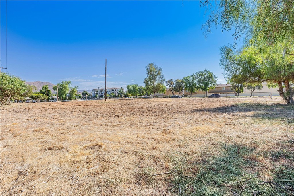 13277 Day Street Property Photo 5