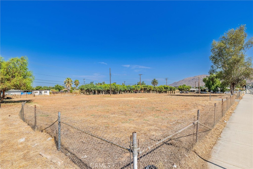 13277 Day Street Property Photo 6