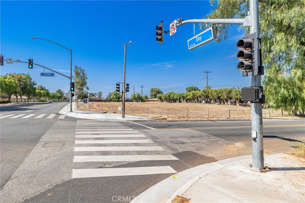 13277 Day Street Property Photo 12