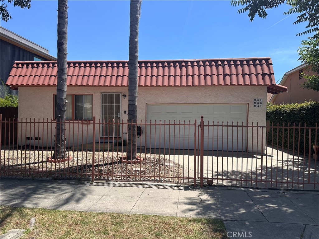 924 W Clark Avenue Property Photo 1