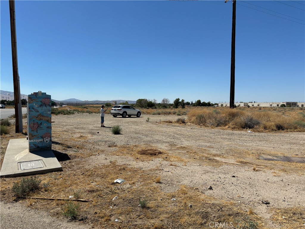 39227 Sierra Highway Property Photo 1