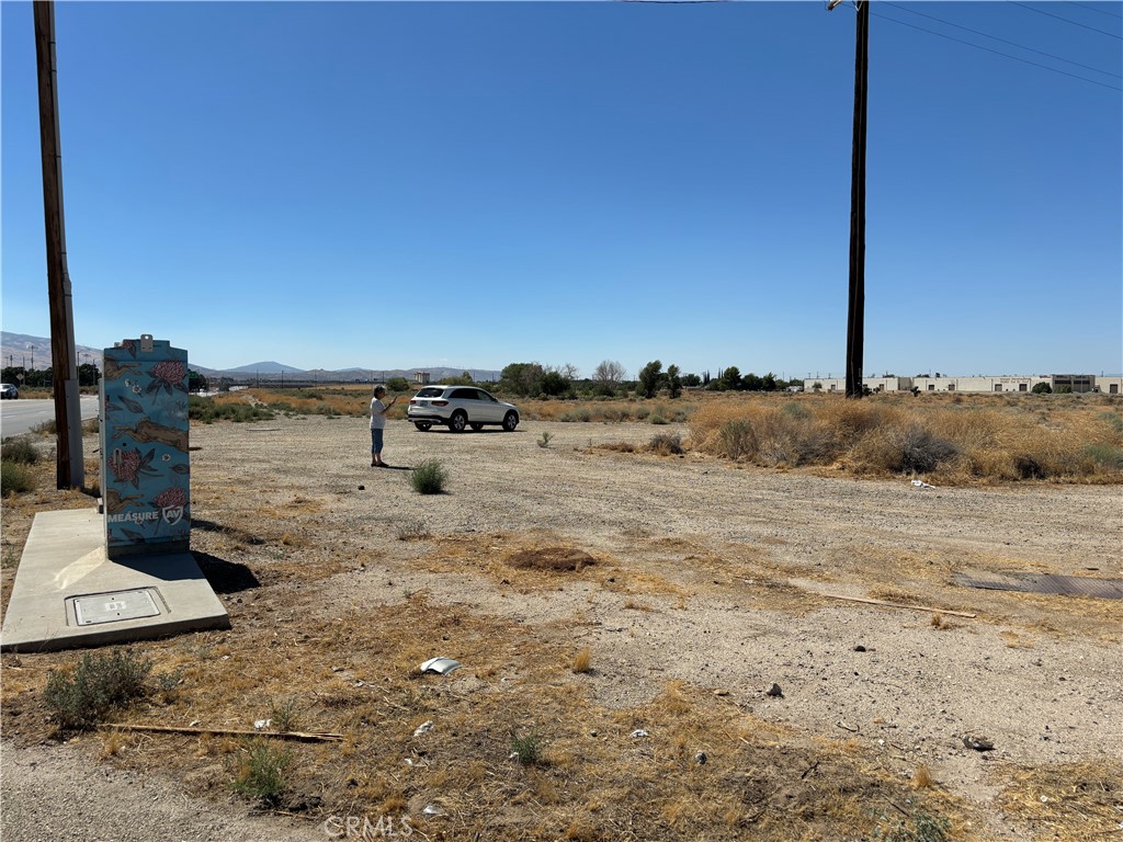 39227 Sierra Highway Property Photo 1