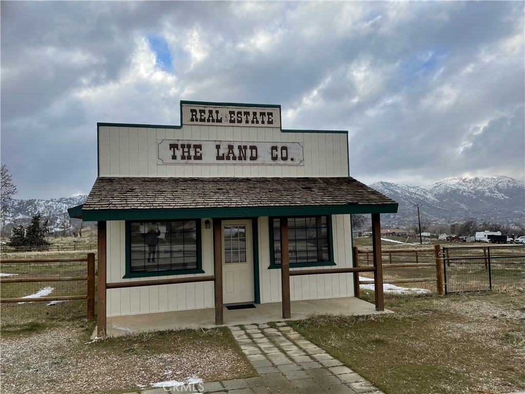 21069 Woodford Tehachapi Rd Property Photo 2
