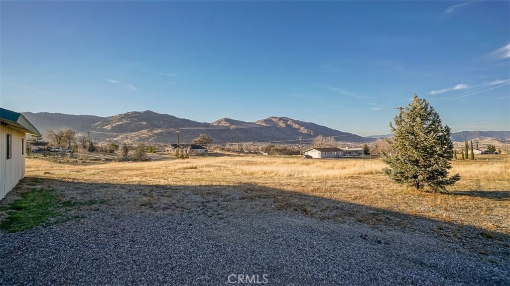 21069 Woodford Tehachapi Rd Property Photo 5