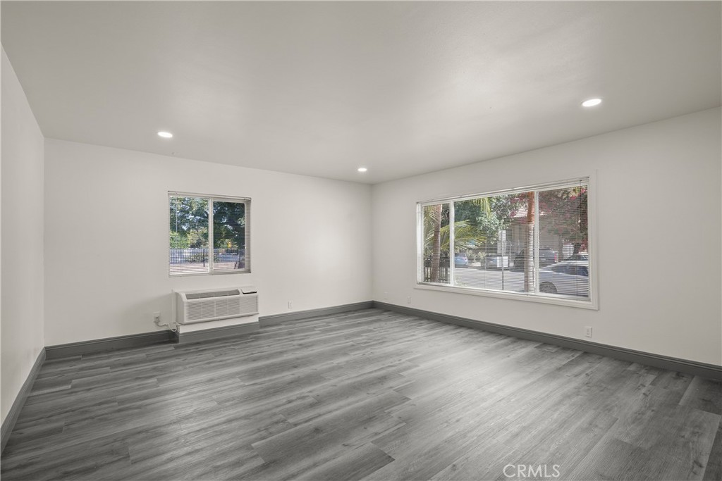 14335 Hamlin Street Property Photo 5