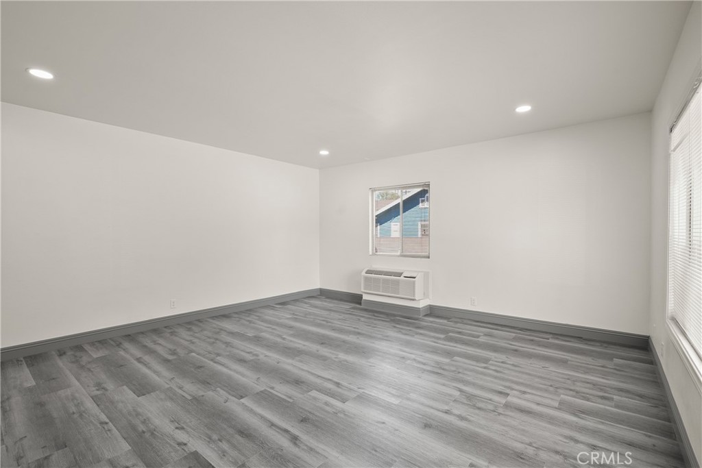 14335 Hamlin Street Property Photo 6