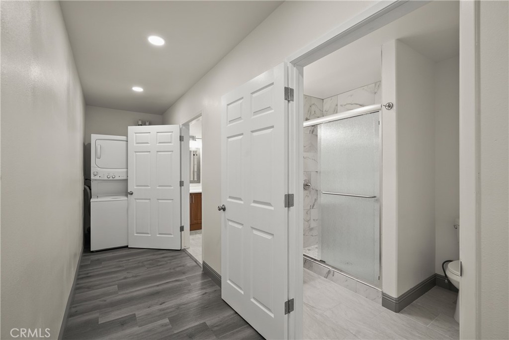 14335 Hamlin Street Property Photo 14