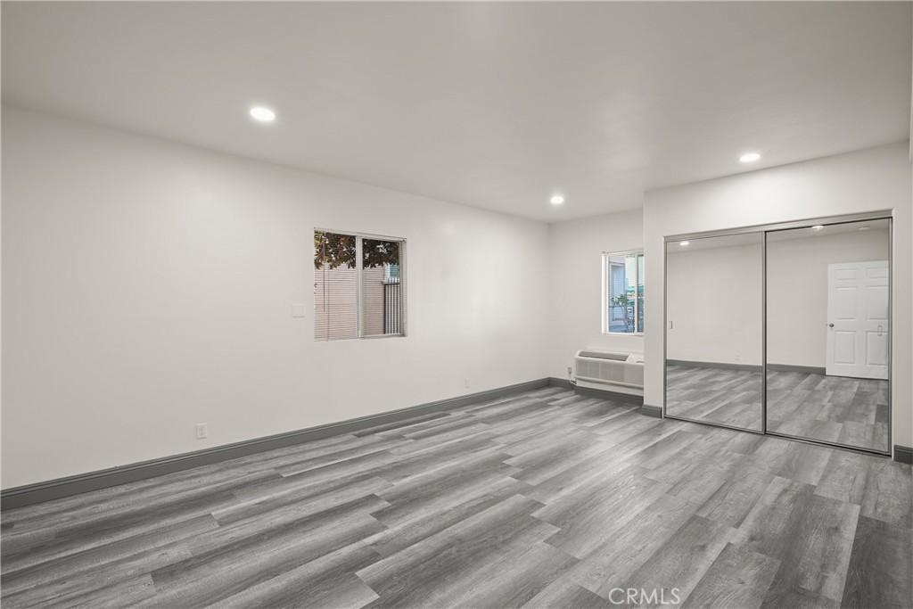 14335 Hamlin Street Property Photo 23