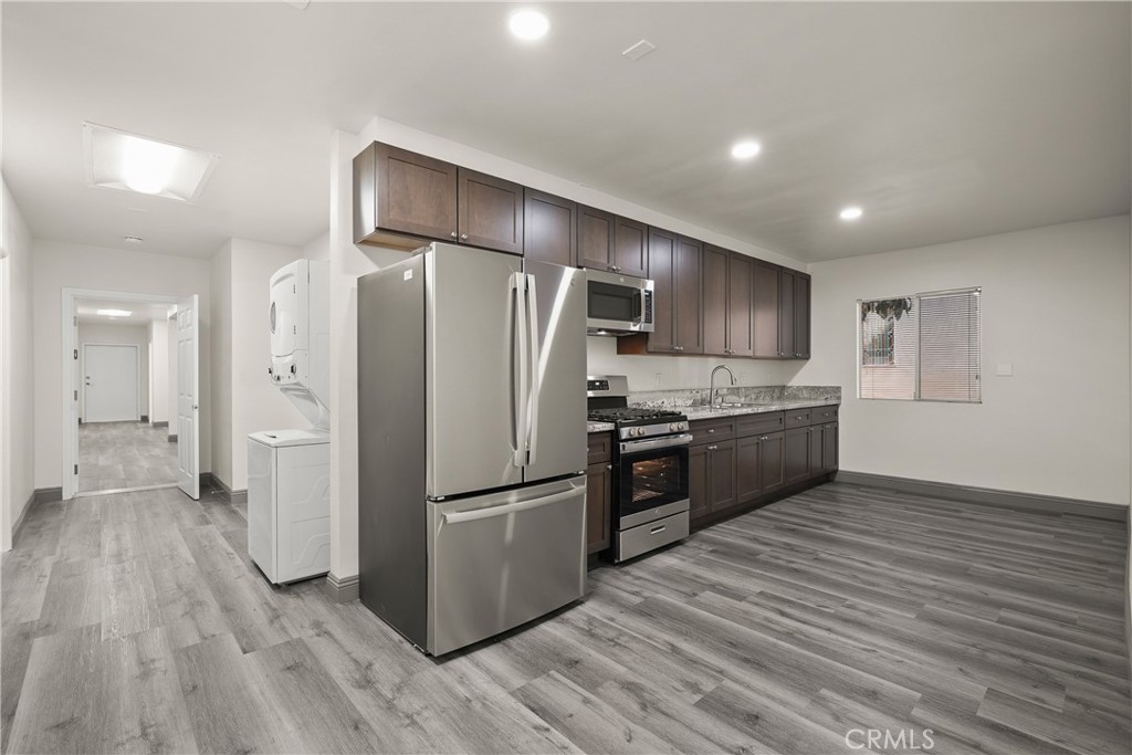 14335 Hamlin Street Property Photo 25