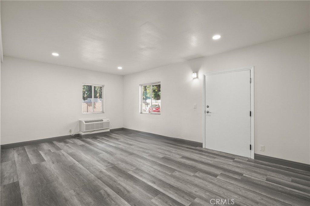 14335 Hamlin Street Property Photo 27