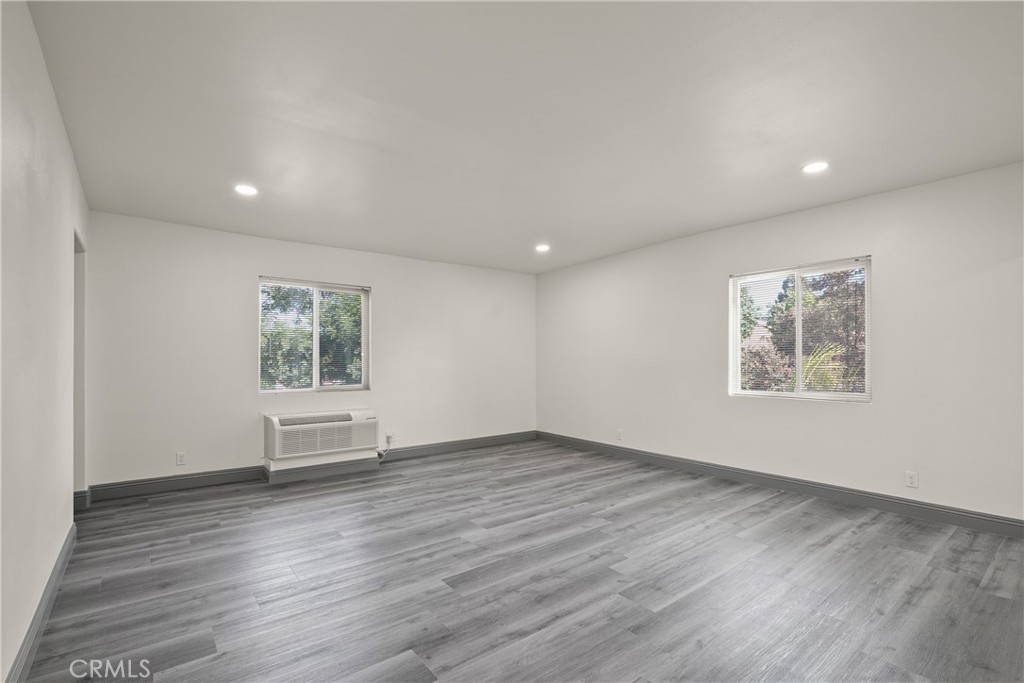 14335 Hamlin Street Property Photo 31