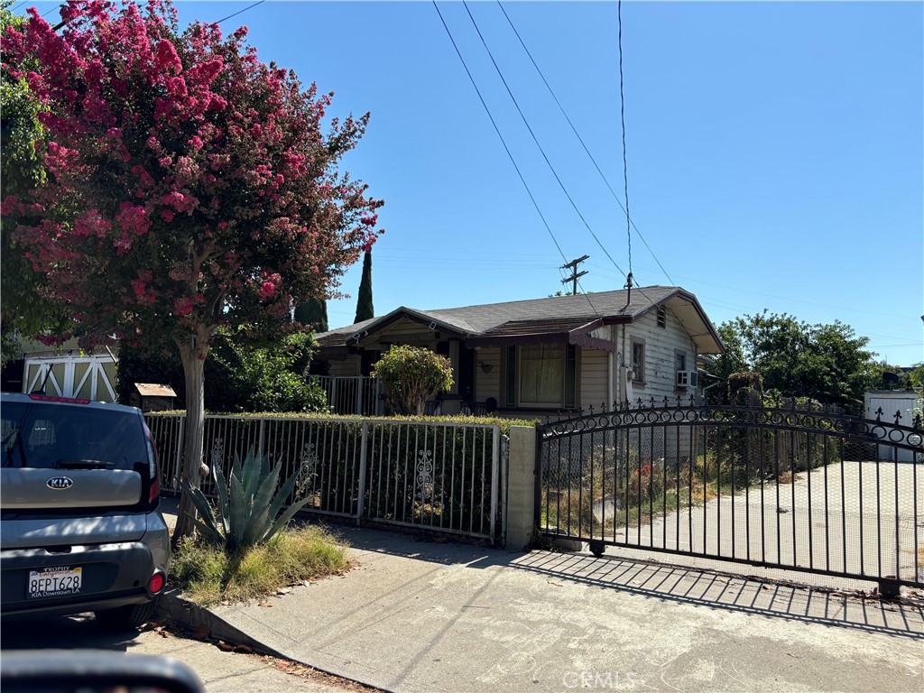 2746 Benedict Street Property Photo 2