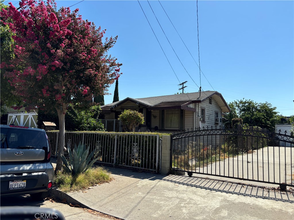 2746 Benedict Street Property Photo 2