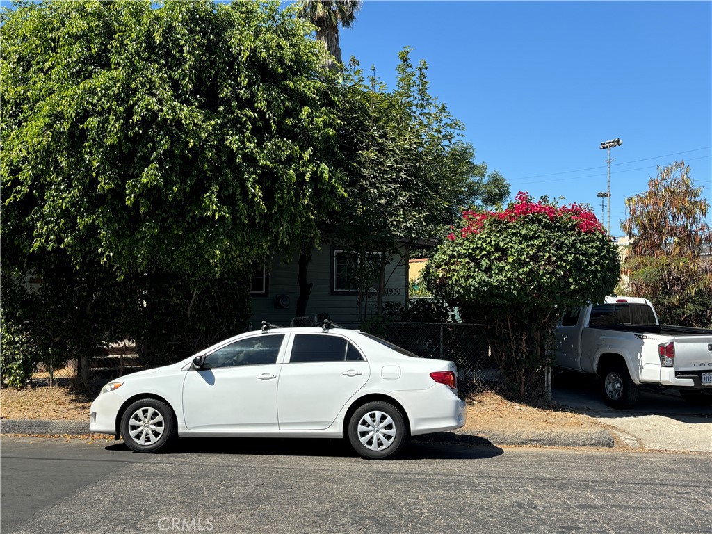 1930 Blake Avenue Property Photo 1