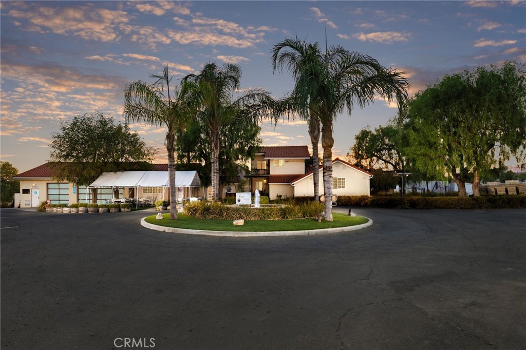 10262 Sierra Highway Property Photo 4