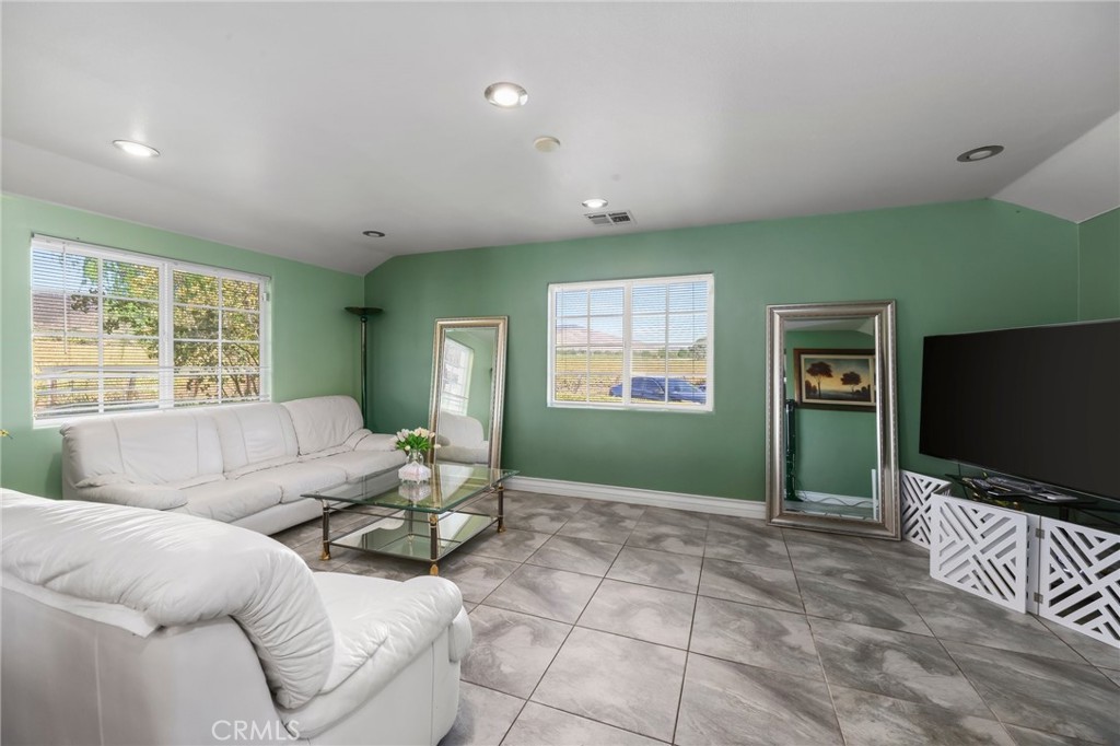 10262 Sierra Highway Property Photo 21