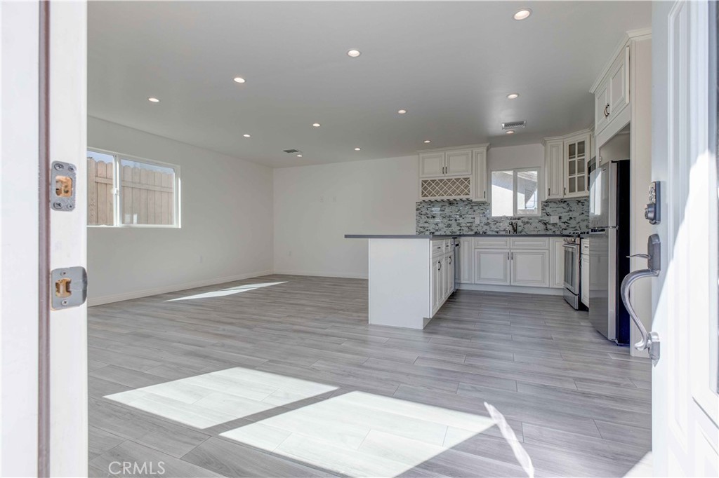 8812 Laurel Canyon Boulevard Property Photo 2