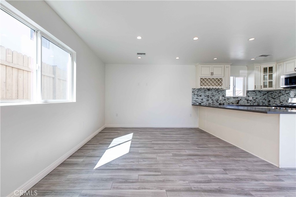 8812 Laurel Canyon Boulevard Property Photo 8