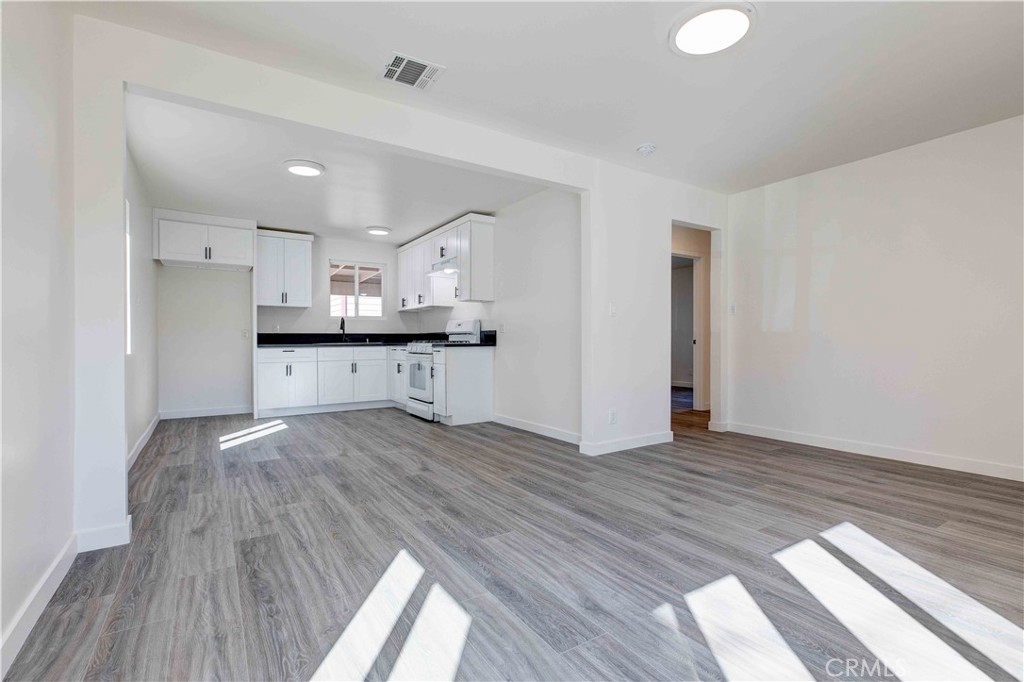 8812 Laurel Canyon Boulevard Property Photo 21