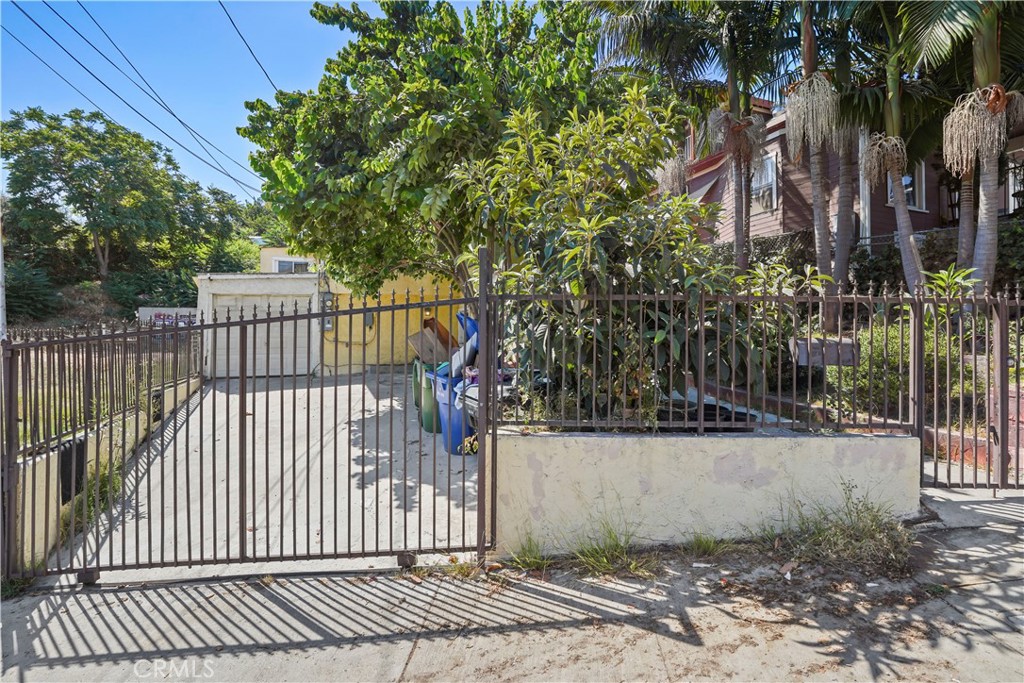 1556 W Court Street Property Photo 6