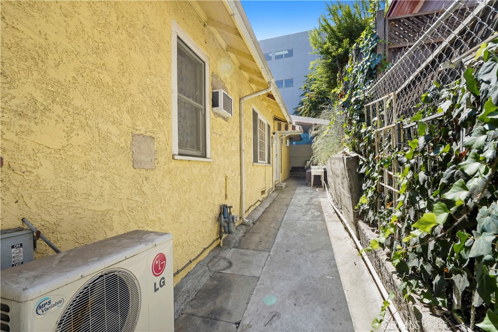 1556 W Court Street Property Photo 8