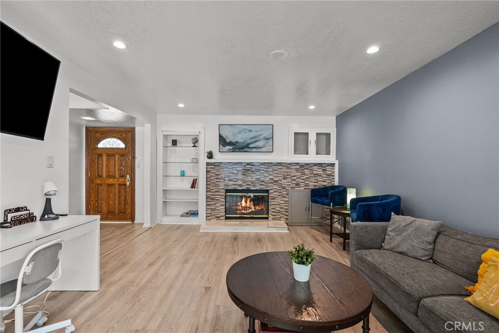 9245 Geyser Avenue Property Photo 7