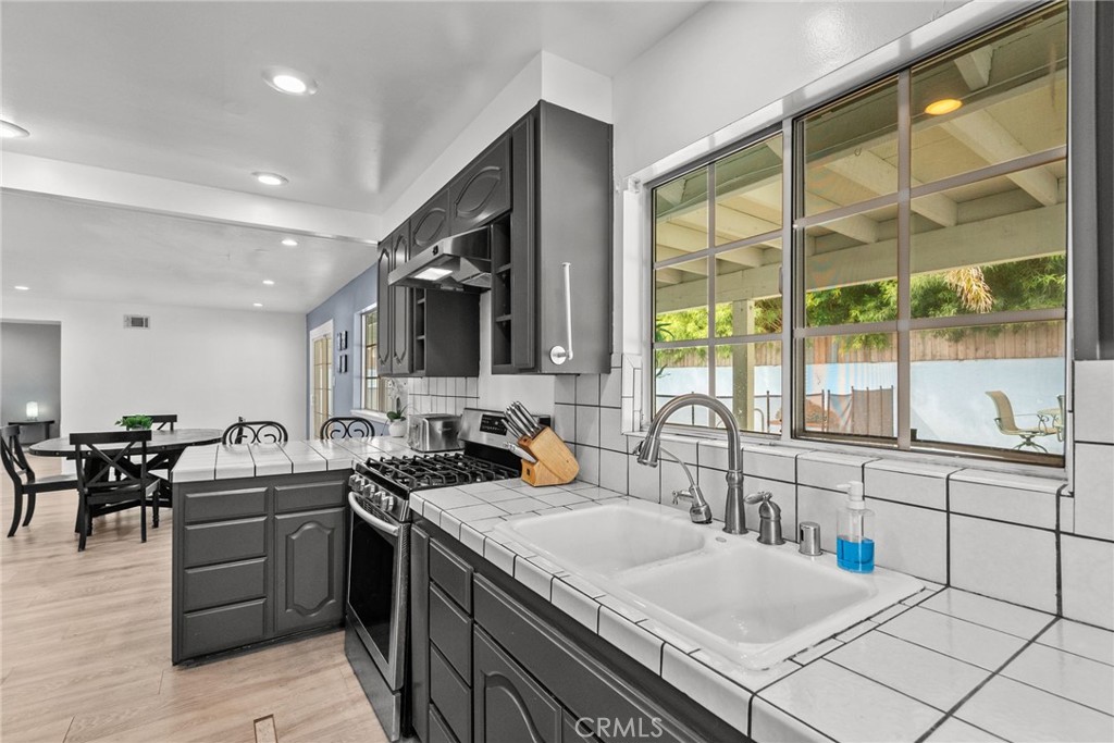 9245 Geyser Avenue Property Photo 16
