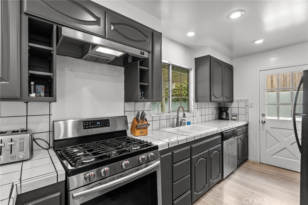 9245 Geyser Avenue Property Photo 17