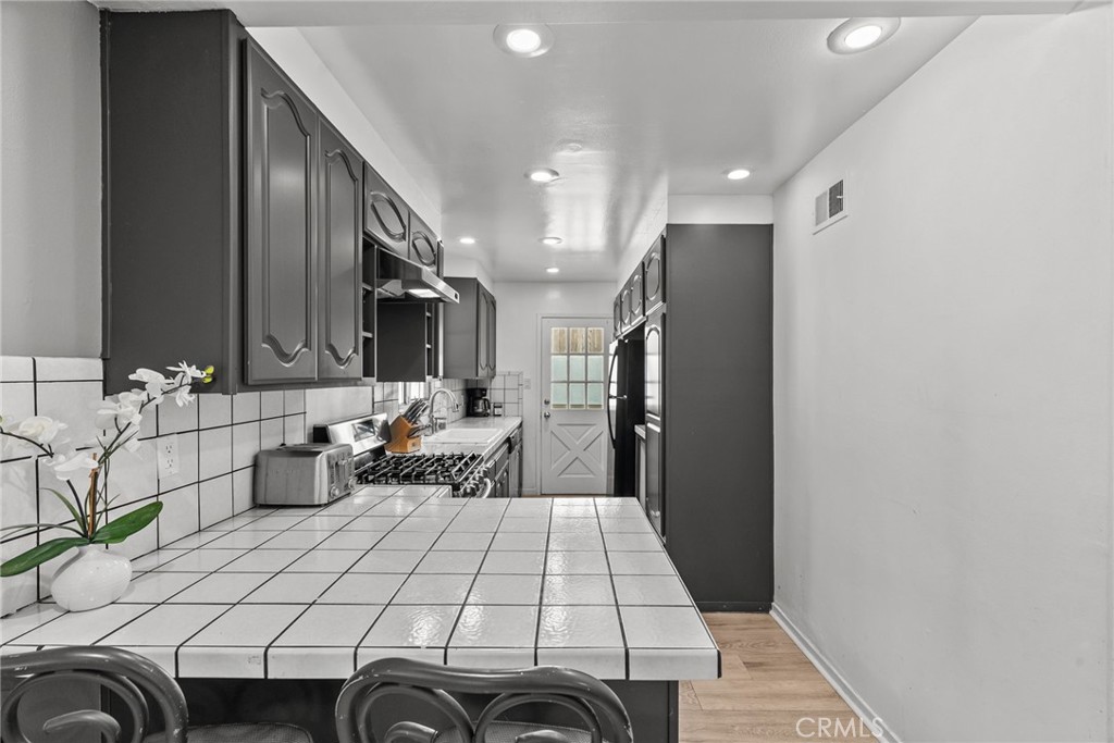9245 Geyser Avenue Property Photo 18