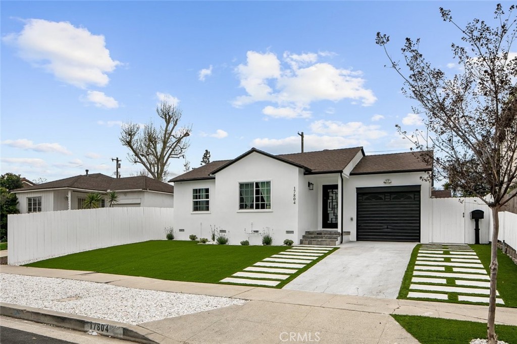 17804 Collins Street Property Photo 2
